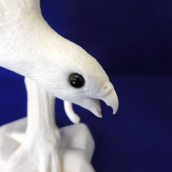 Majestic Wanderer Figurine Hawk / Falcon  Jonathan Bronson Franklin Porcelain - Picture 6 of 10